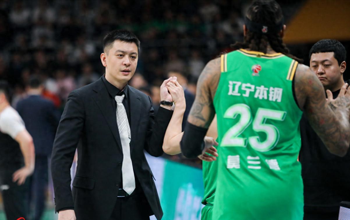 2点原因!杨鸣坚决辞职,签不来胡金秋前队友,赵继伟无心恋战