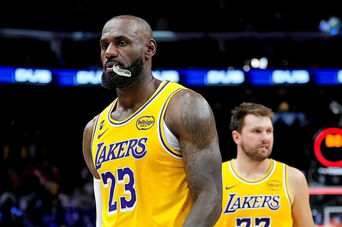 2026世界杯直播app下载-联盟最惨超巨！因交易损失1.8亿，因伤连续错过一阵，湖人赚麻了|东契奇|里夫斯|奥斯汀·里夫斯|卢卡-东契奇|JJ-雷迪克_新浪体育_新浪新闻