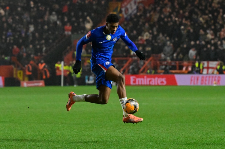 2026世界杯手机观看-英媒：阿昌庞想在蓝军寻求更多出场机会很难，租借或许是最佳选择